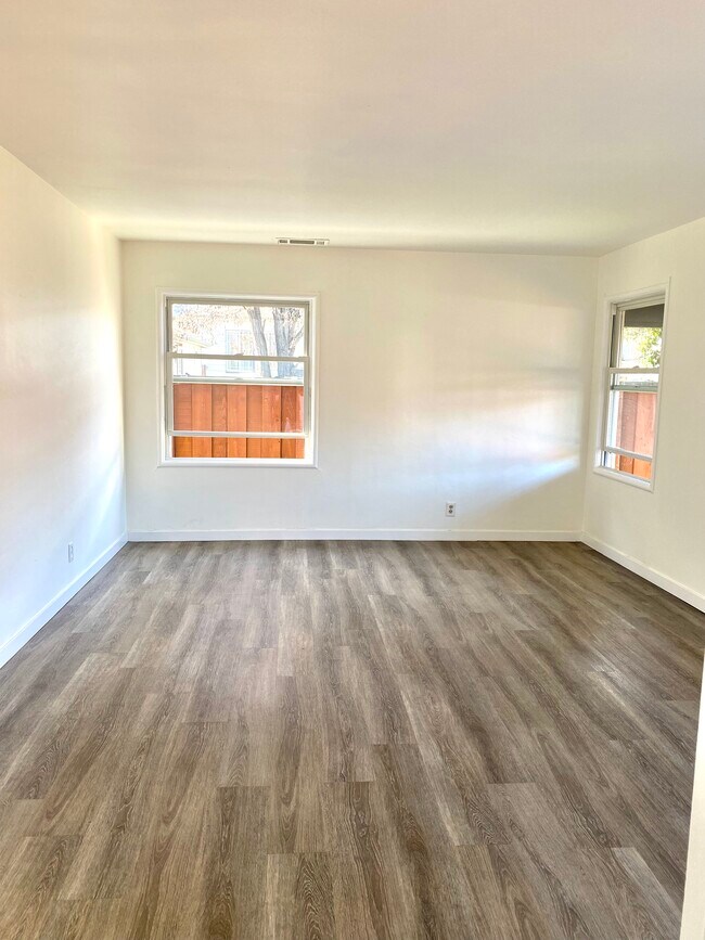 Living Room - 3814 King Ln