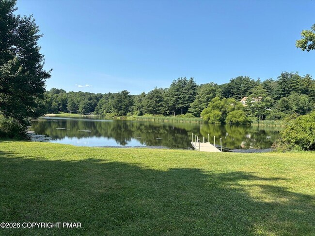 Building Photo - 2639 Lakeshore Dr