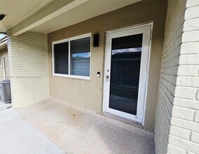 Building Photo - 9305 SW 37th St