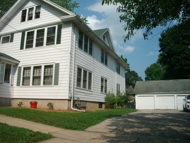 Building Photo - 419 Hickory St