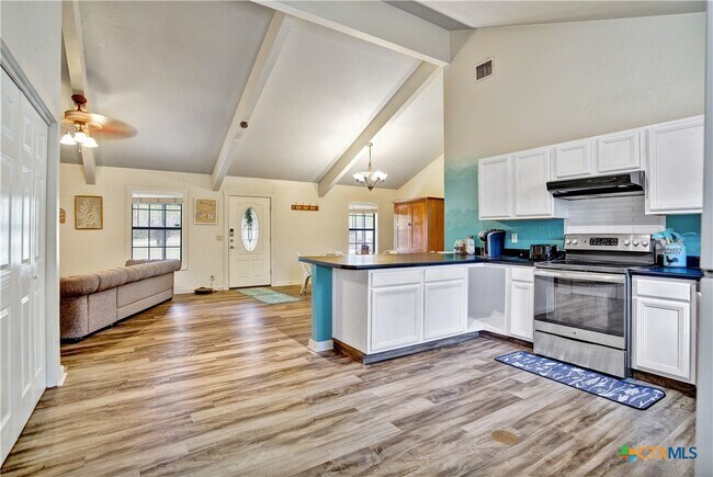 Foto del edificio - 818 Fawn River Dr