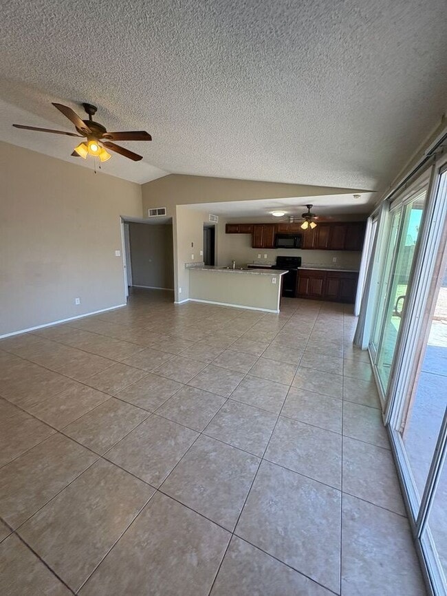 Foto del edificio - COMING SOON! Spacious 3 Bed 1 Bath Home in...