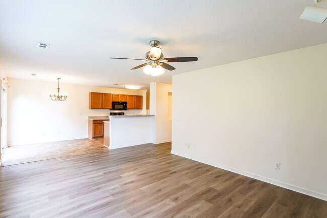 Foto del edificio - 4565 Hawthorn Dr