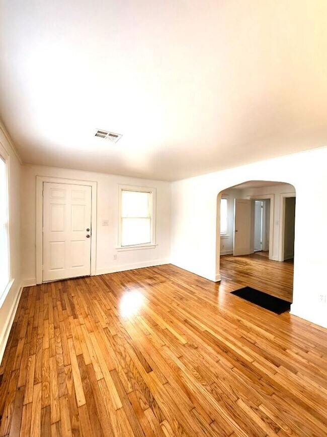 Foto del edificio - Remodeled 1 BED 1 BATH DUPLEX MIILER'S BLVD HISTORIC DISTRICT