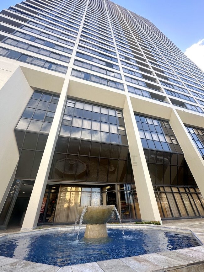 Building Photo - 2499 Kapiolani Blvd