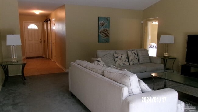 Building Photo - 571 Riola Pl