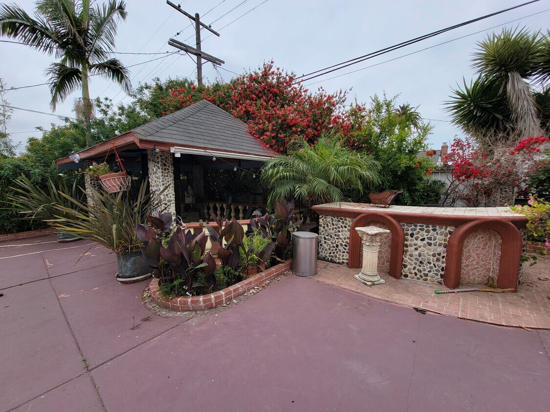 Foto del edificio - 8807 Croydon Ave