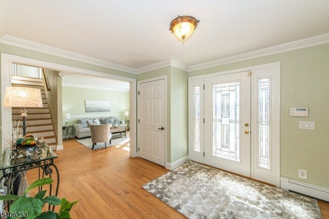 Foto del edificio - 414 Mineral Springs Dr