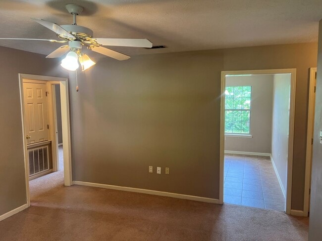 Building Photo - 3 Bed 2 Bath Home