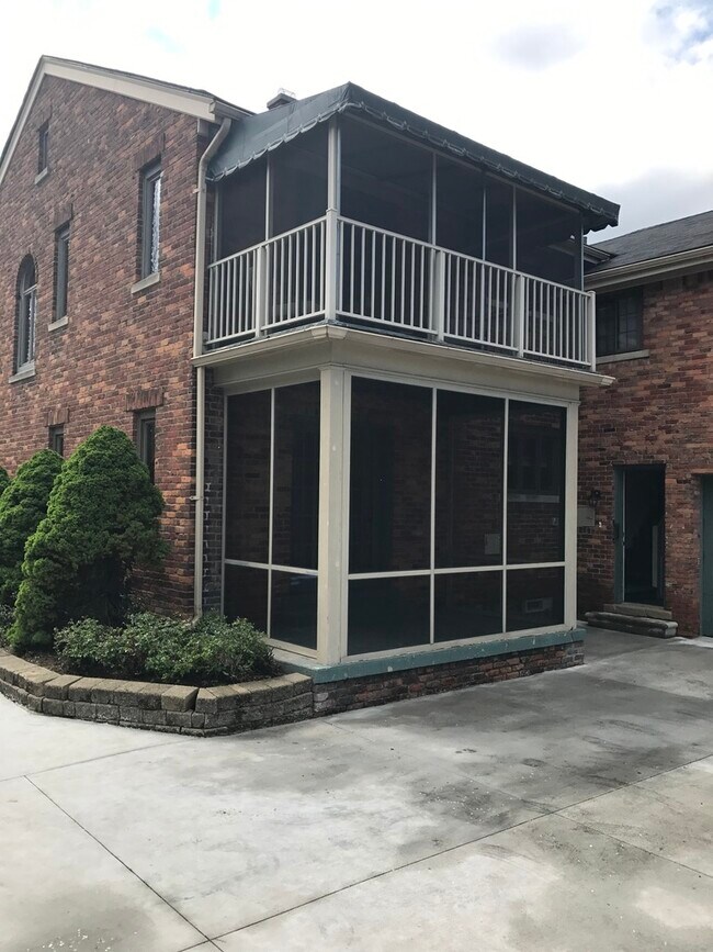 564 Neff Rd, Grosse Pointe, MI 48230 Townhome Rentals in Grosse