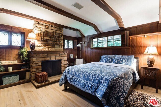 Building Photo - 3939 Coldwater Canyon Ave