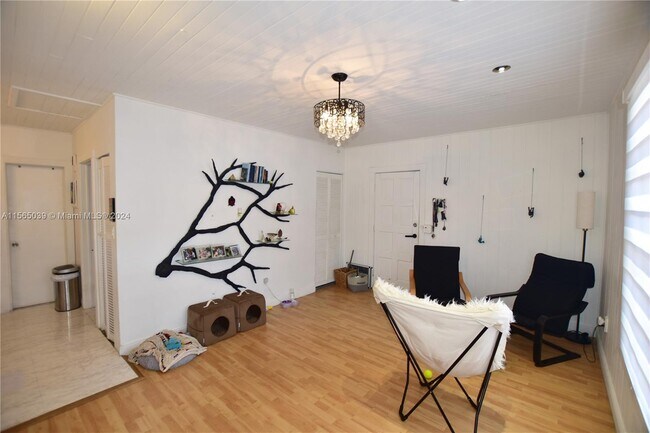 Foto del edificio - 1111 SW 11th St