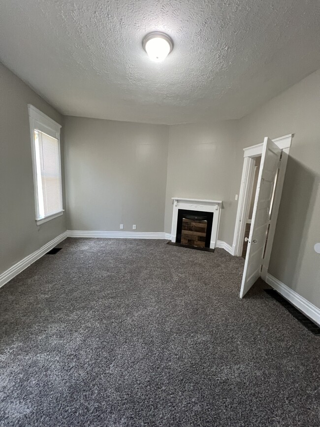 Building Photo - 1328 Bluegrass Ave