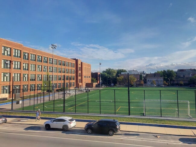 Building Photo - 1642 W Augusta Blvd