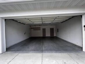 Building Photo - 727 Hanson St