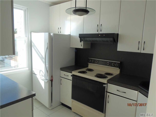 Building Photo - 64-38 65th Ln