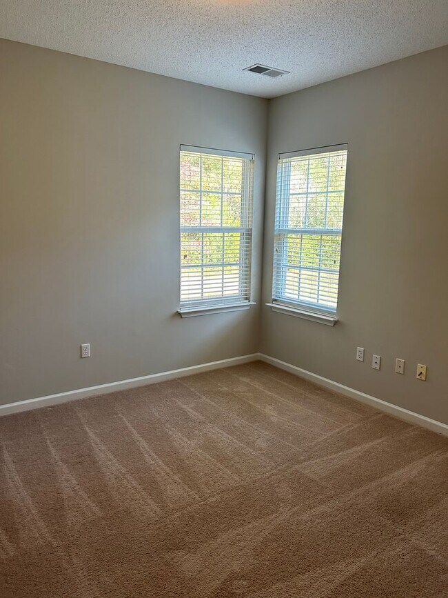 Building Photo - Simpsonville - 4/2.5, 2,100 SF