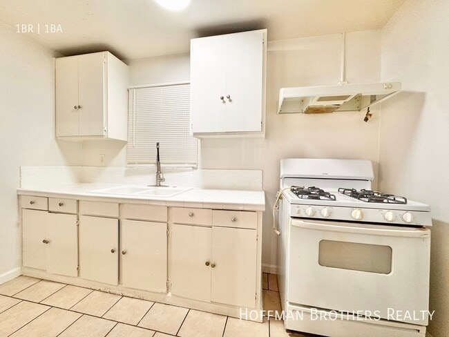 Building Photo - 739 Normandie Ave