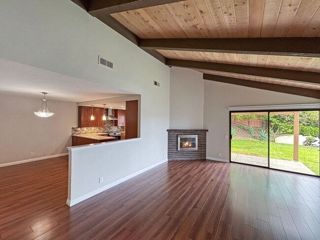 Building Photo - Beautiful 3B/2BA Home W/ 2 Car Garage, Was...