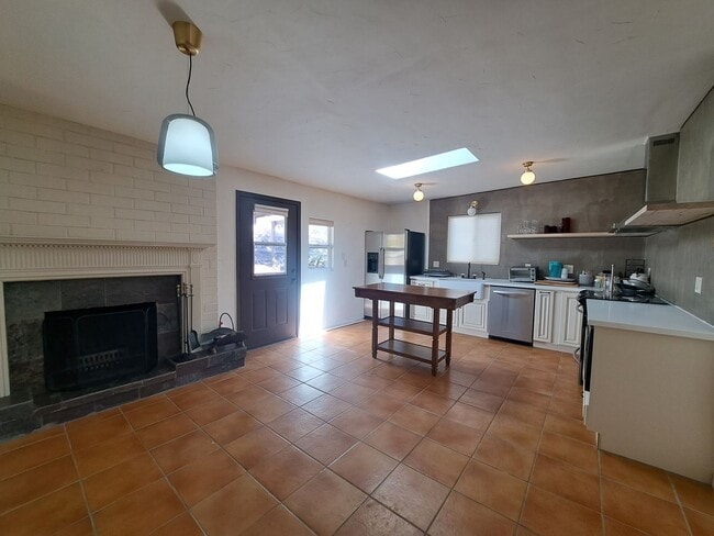 Foto del edificio - Rural yet close to town rental with acreage.