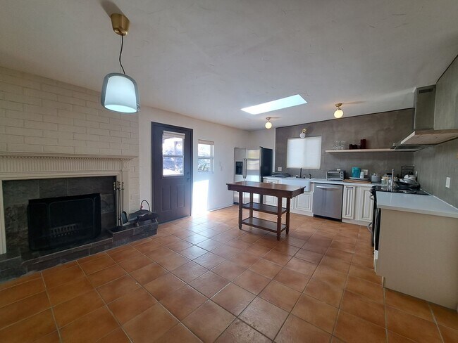 Foto del edificio - Rural yet close to town with acreage