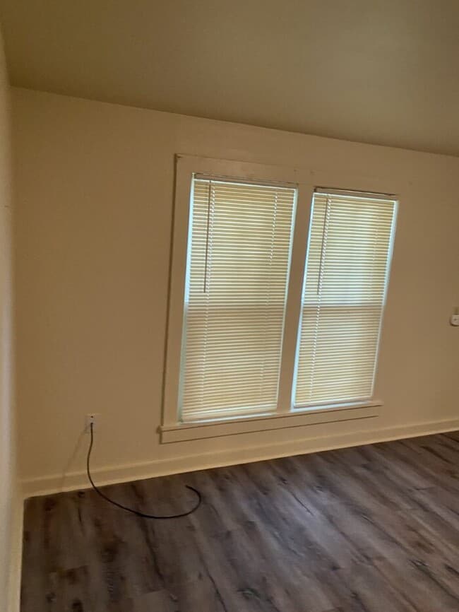 Building Photo - The description has property Information_V...