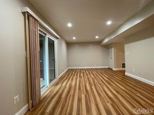 Foto del edificio - 6102 Hana Rd