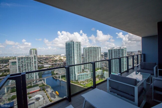Foto del edificio - 2 br, 2 bath Condo - 68 SE 6th St Apt 3310