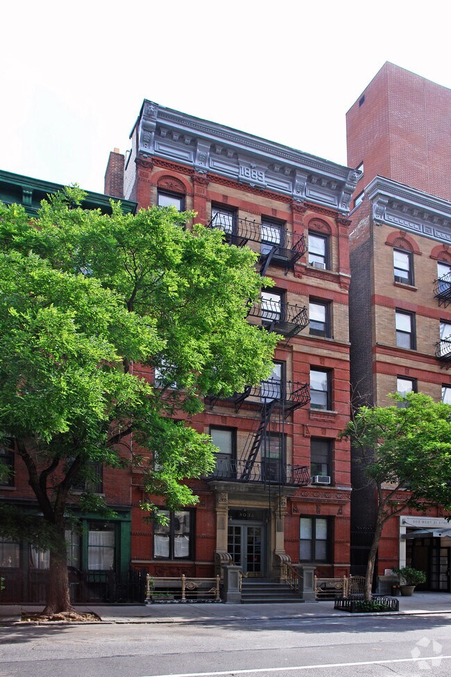 Building Photo - 303 W 21st St