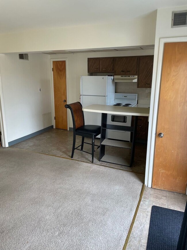 Building Photo - 2740 E County Line