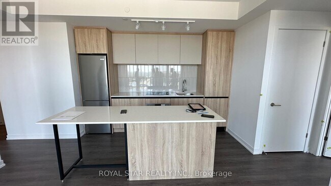 Photo du bâtiment - 7950-B-7950 Bathurst St