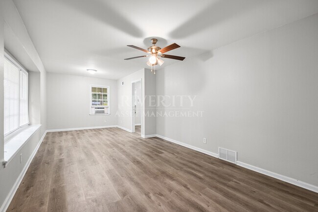 Foto del edificio - 1381 Laudeen Dr