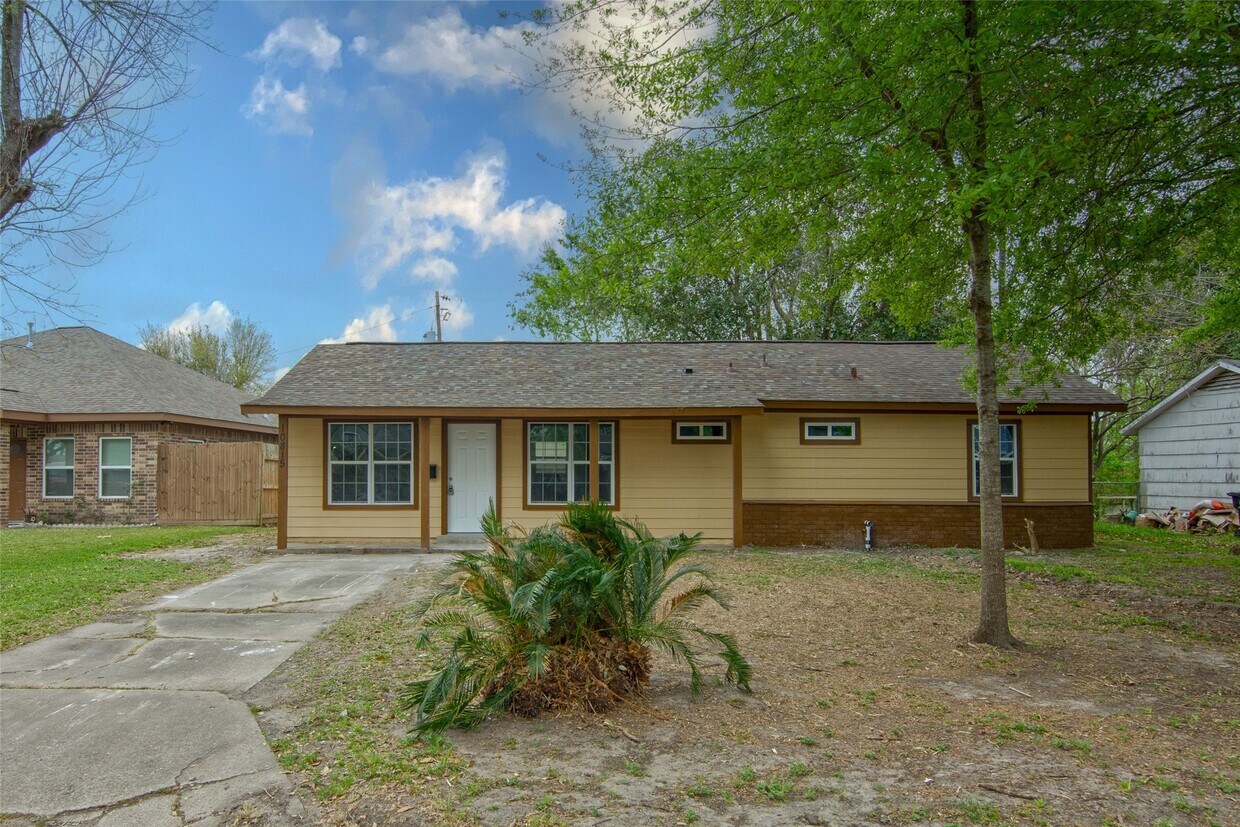 Primary Photo - 10815 Ritow St