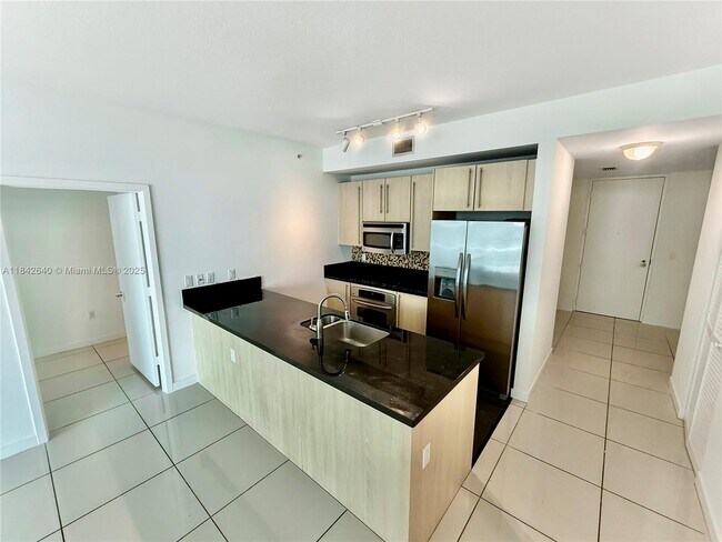 Foto del edificio - 79 SW 12th St