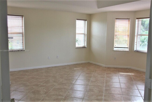 Foto del edificio - 15632 NW 24th St