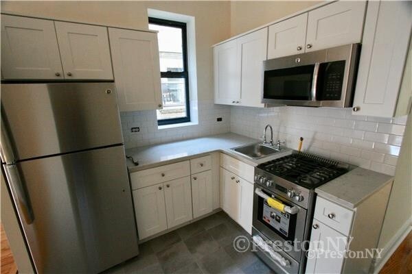 Building Photo - 362 Broome St