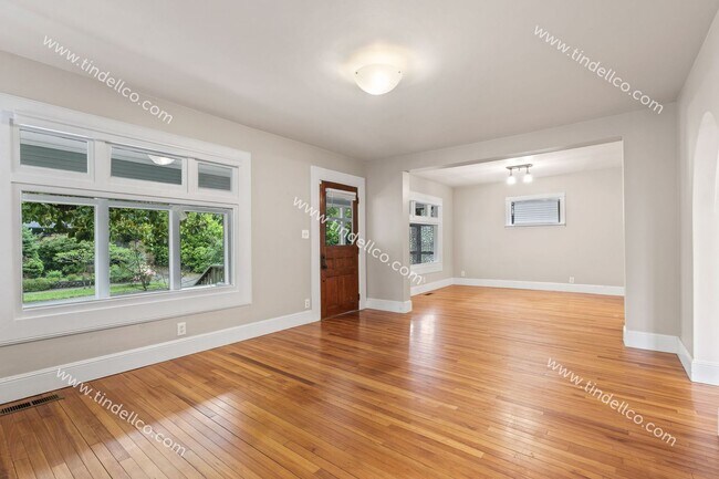 Foto del edificio - 4 Bedroom, 3 Bathroom Home 3000 + Square f...