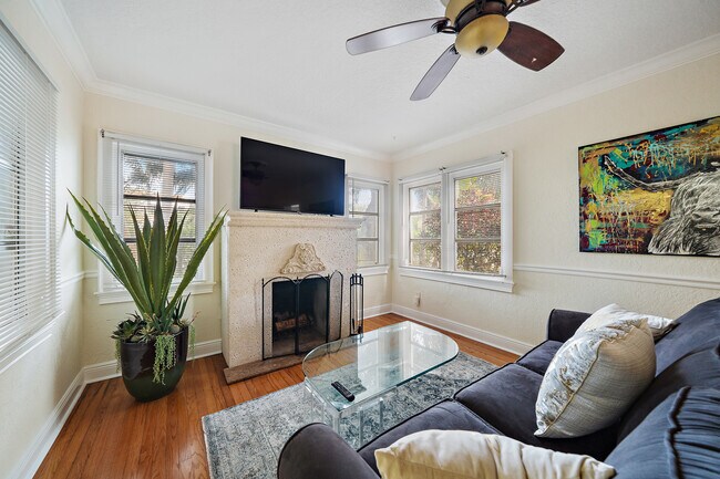 Building Photo - 600 Biscayne Dr