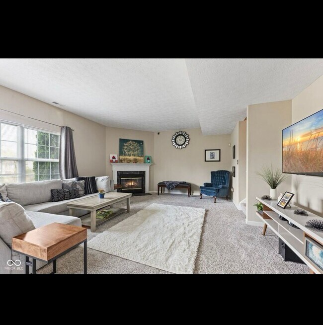 Foto del edificio - Spacious 4BR House in Indianapolis w/ sepa...