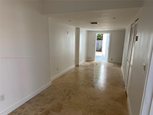 Foto del edificio - 2625 NE 32nd St