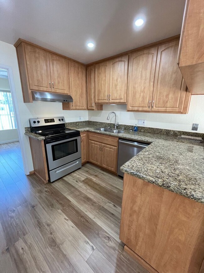 Foto del edificio - Terrific 3Br/2.5Ba Townhome in Scripp Ranch