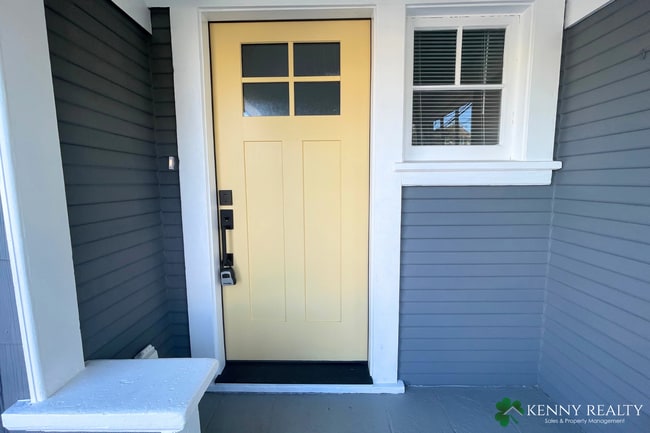 Building Photo - Beautifully Remodeled 4 Bedroom Home | Ing...