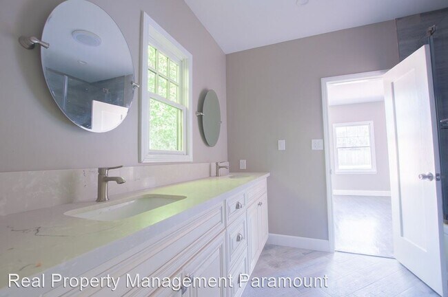 Building Photo - 3 br, 2.5 bath House - 136 N Martel Ave