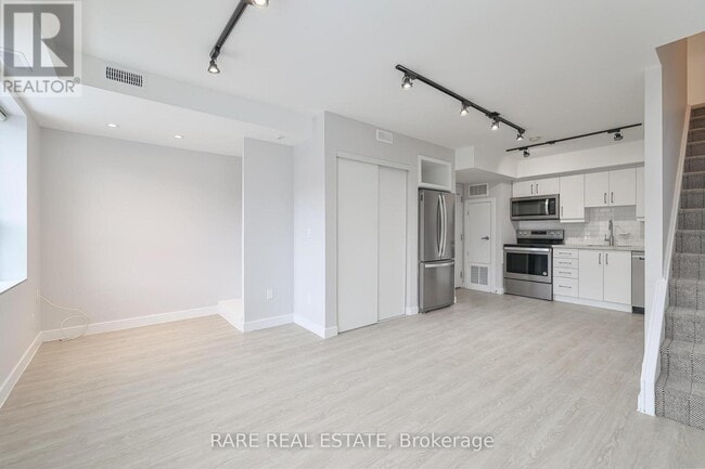 Building Photo - 592 Marlee Ave