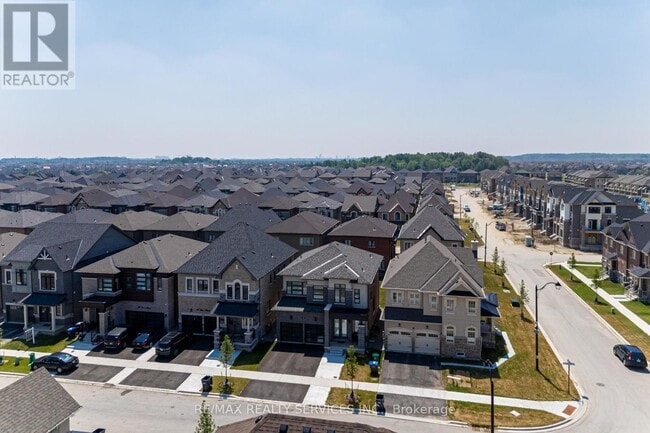 Building Photo - 40 Icon St