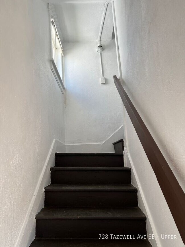 Foto del edificio - 728 Tazewell Ave SE