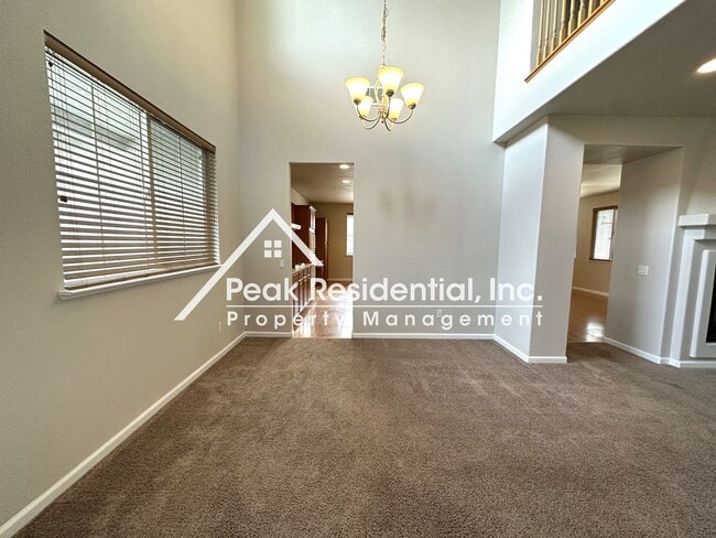 Building Photo - Very Nice 5bd/4ba Elk Grove Home with 2 Ca...