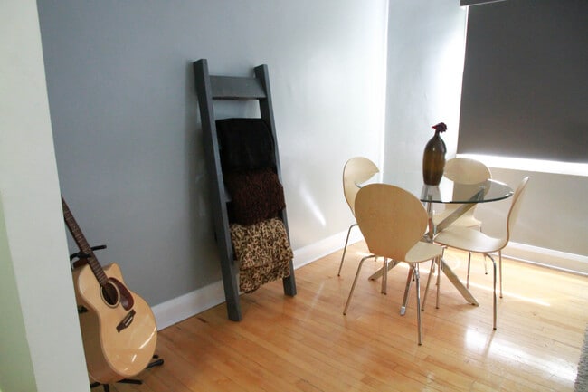 Building Photo - 354 London Terr
