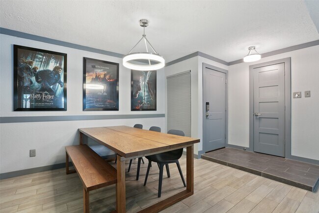 Foto del edificio - 5839 Toddington Rd