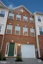 Building Photo - 6270 Newport Ct